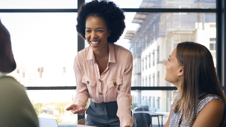 assurance habitation : découvrez les éléments essentiels à vérifier pour chaque femme afin de protéger efficacement votre domicile et vos biens.